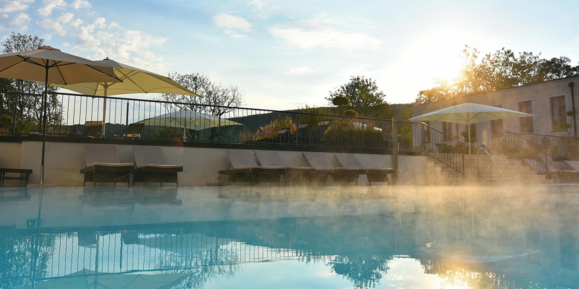 Pool im Nebel