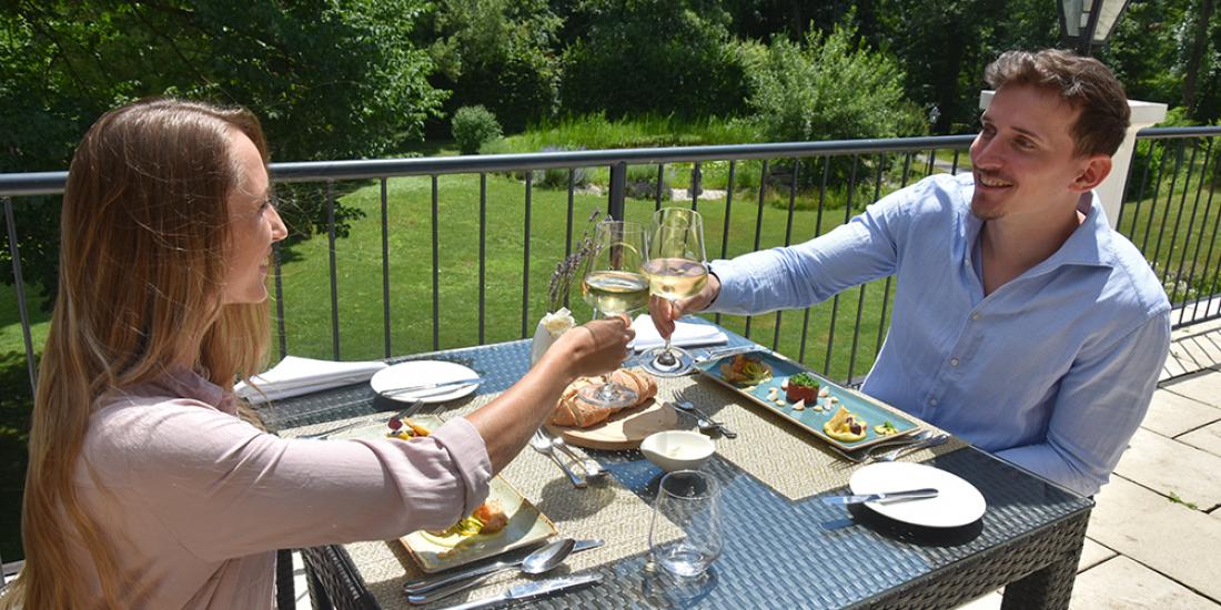 Paar auf der Terrasse