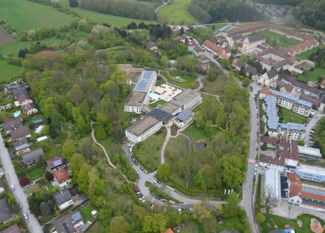 Luftansicht vom Schlosspark Mauerbach Hotel mit Umgebung