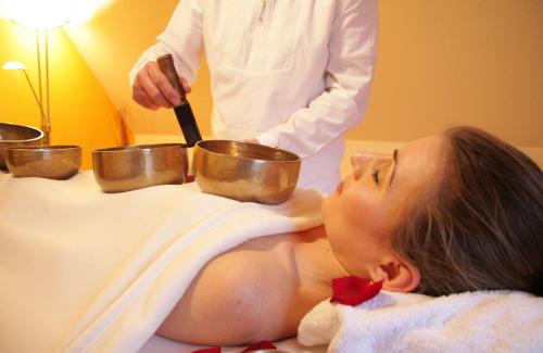 Singing bowl massage