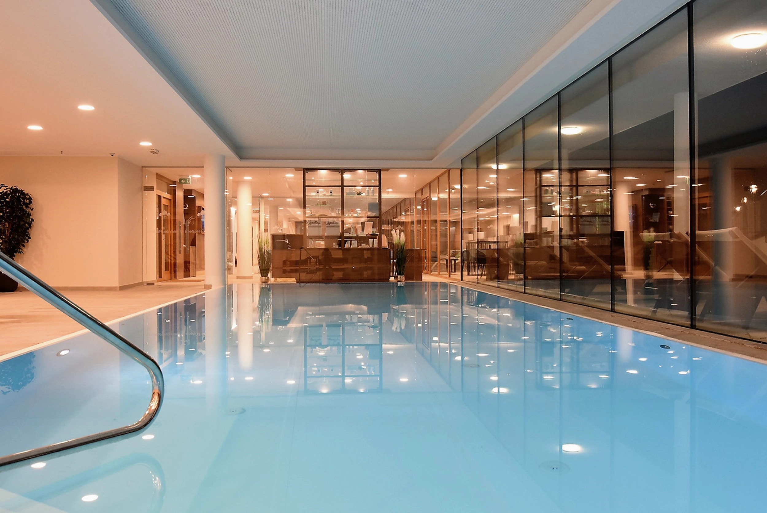 Pool indoor abends