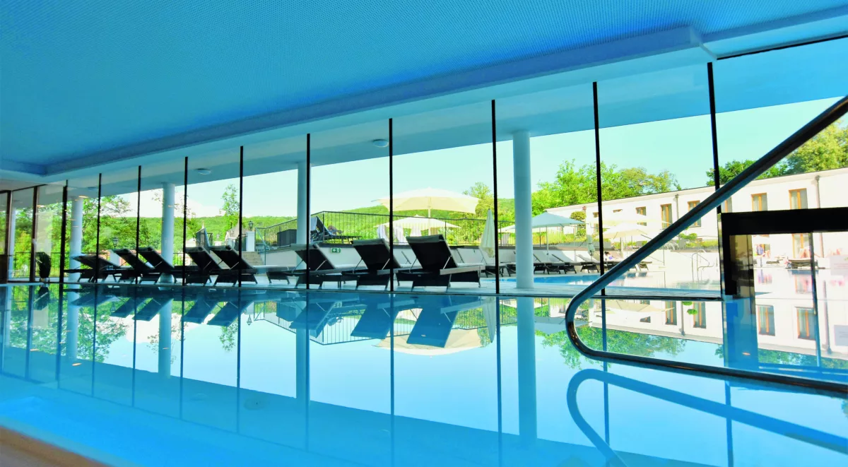 Pool indoor 2